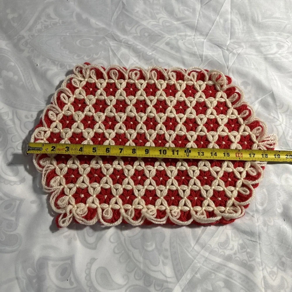Vintage Red & White Floral Crochet Yarn Table Mat Doily Christmas‎ Poinsettias